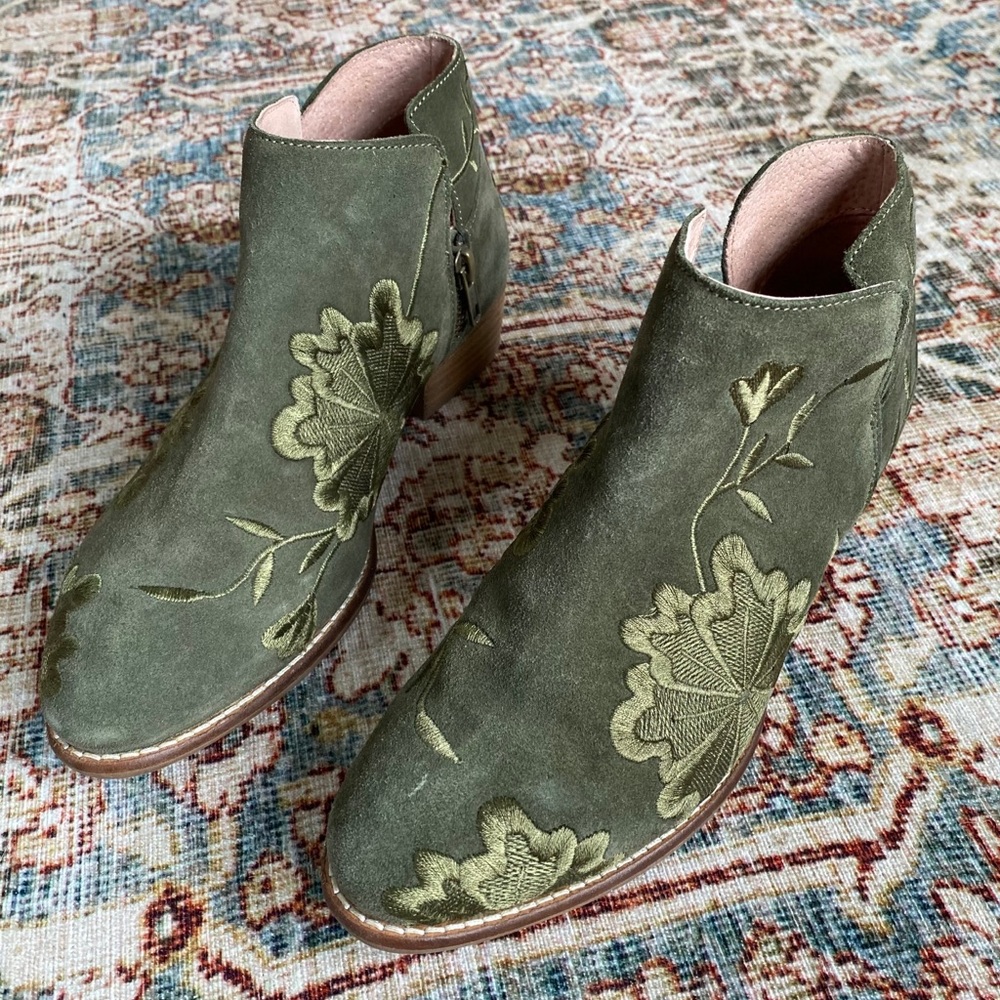 Anthropologie Seychelles Green Suede Booties